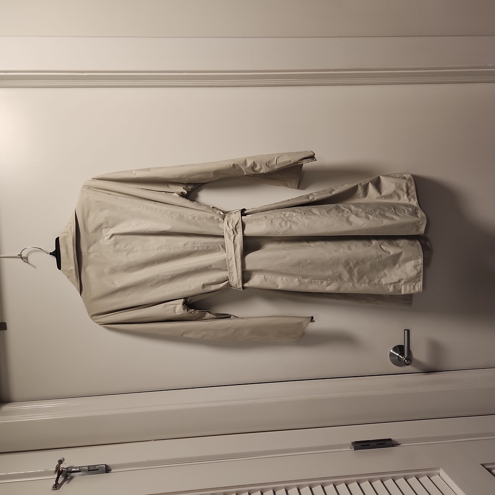 Beige vintage Cole Haan raincoat size medium - Picture 2 of 4